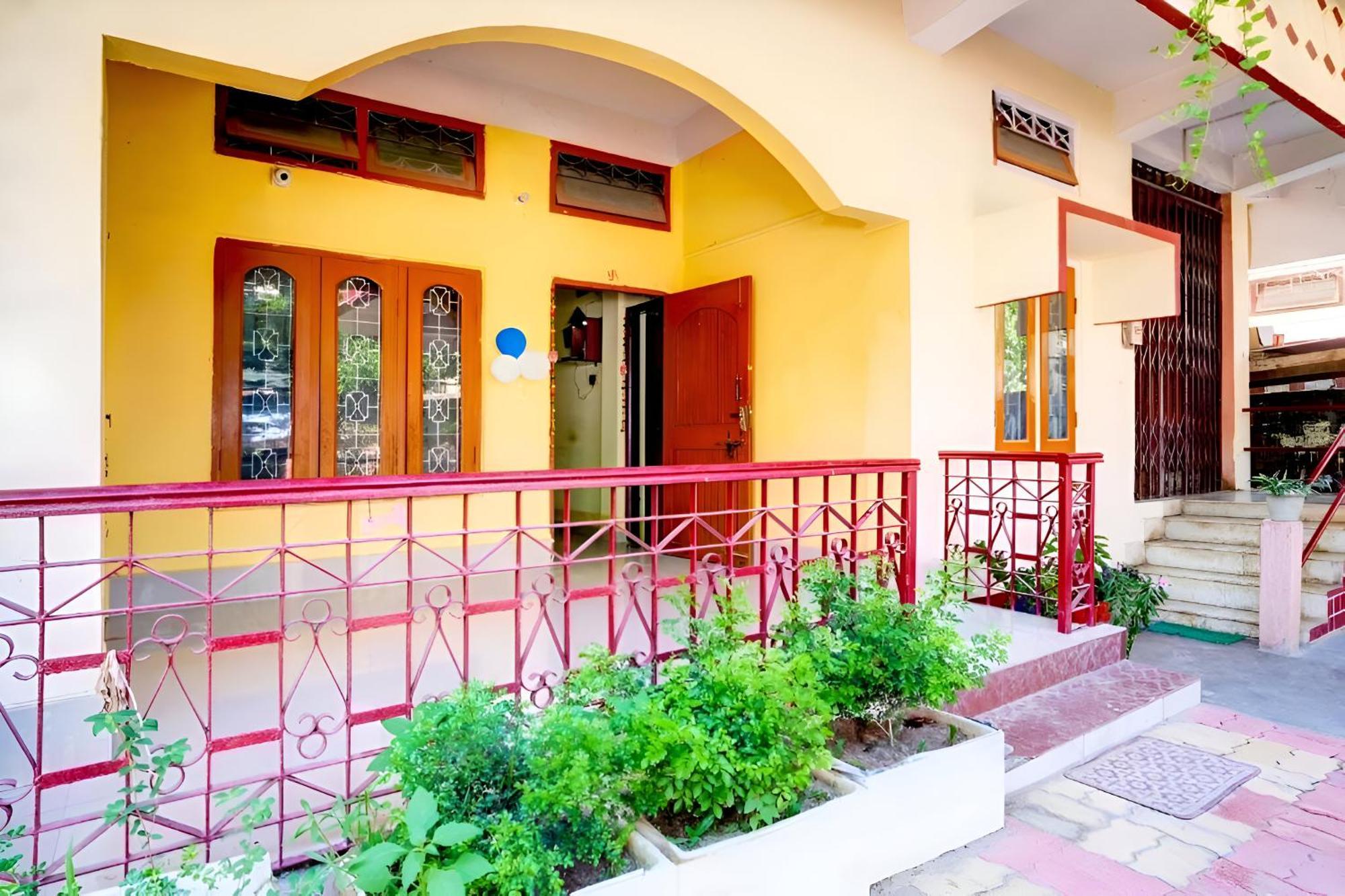 Capital Heritage Homestay Гувахати Экстерьер фото